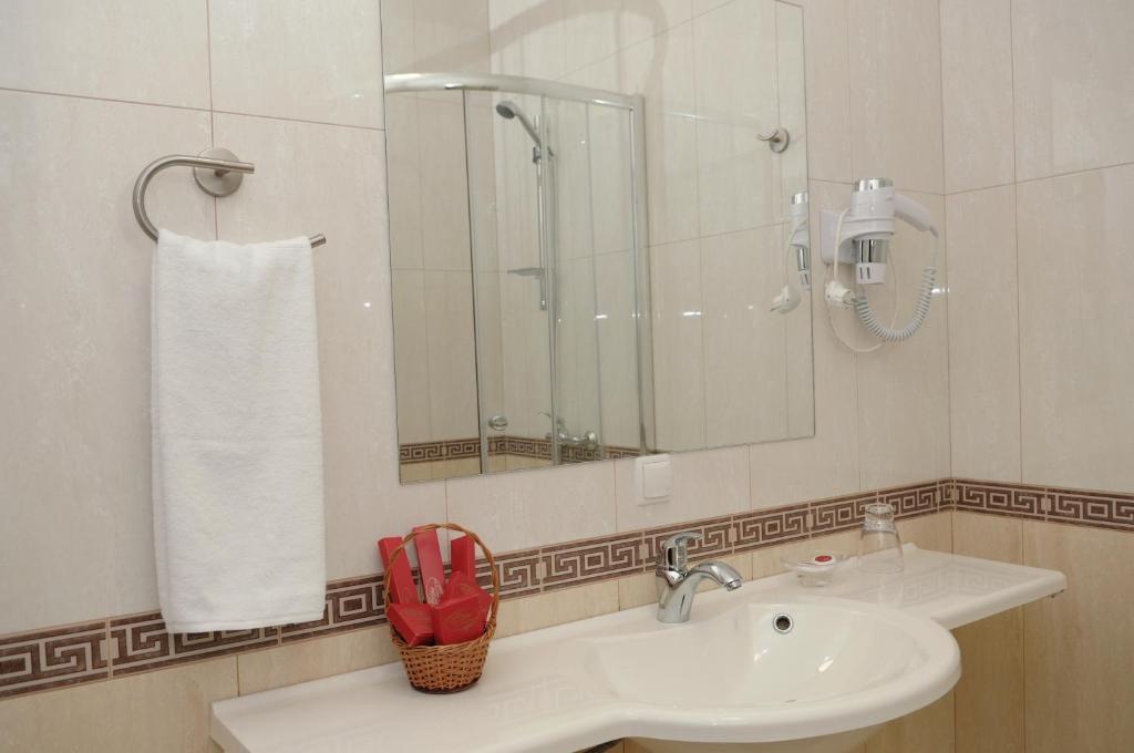 Melrose Hotel Rivne Room photo